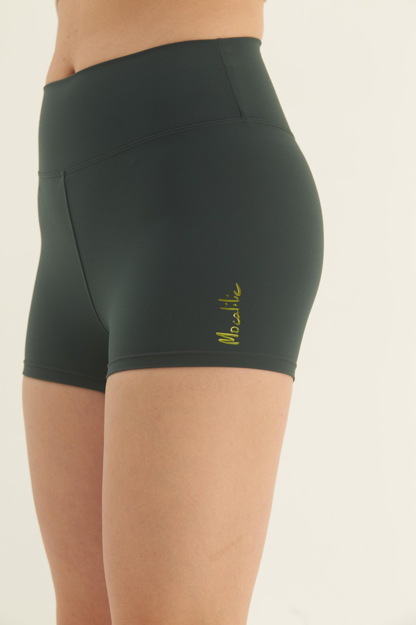 Hug Me shorts 3"