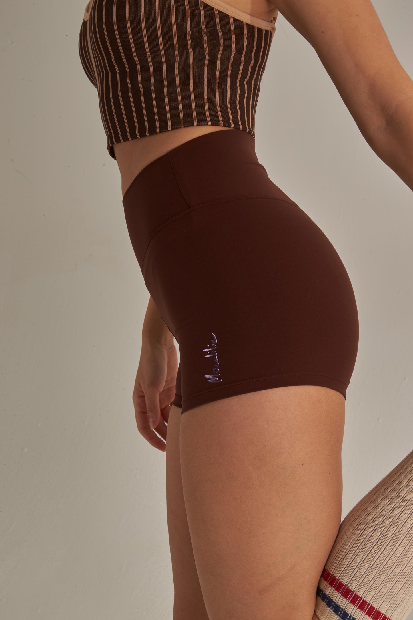 Hug Me shorts 3"